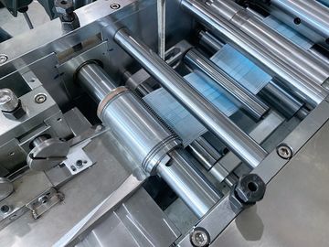 Nichtgewebte chirurgische Wegwerfgesichtsmaske, die Maschine herstellt fournisseur